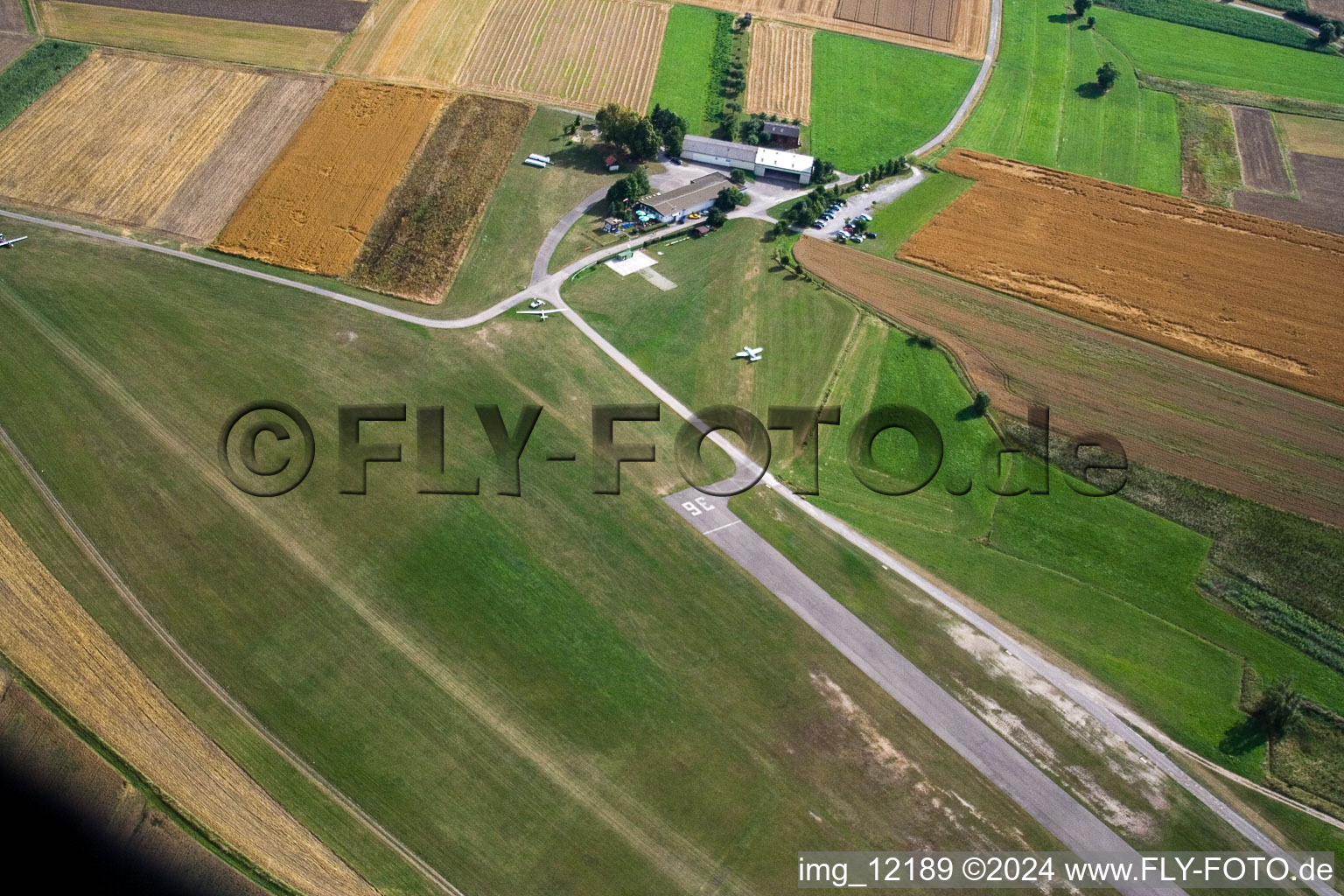 Vue aérienne de Aérodrome de planeurs Poltringen à le quartier Poltringen in Ammerbuch dans le département Bade-Wurtemberg, Allemagne