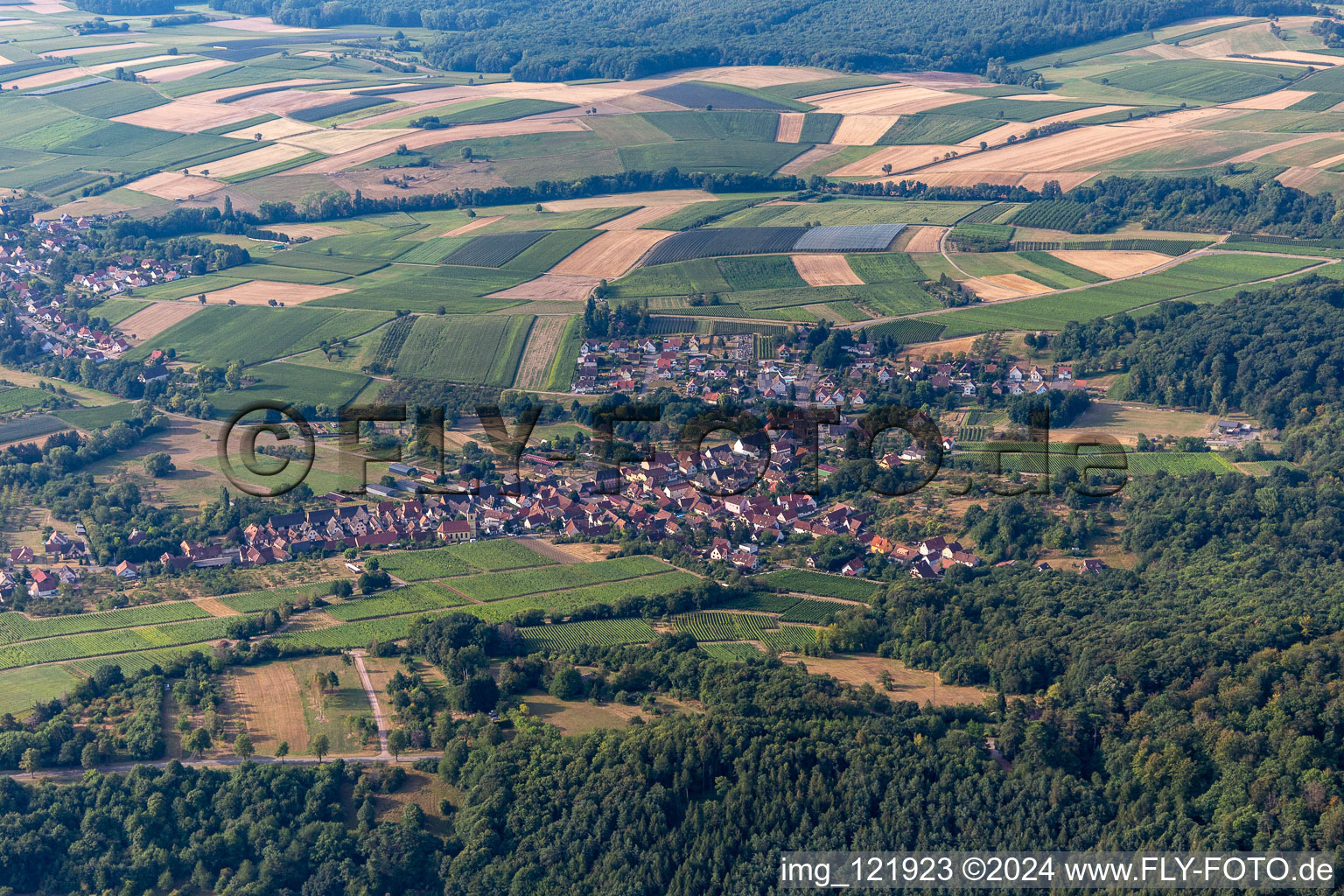 Rott dans le département Bas Rhin, France du point de vue du drone