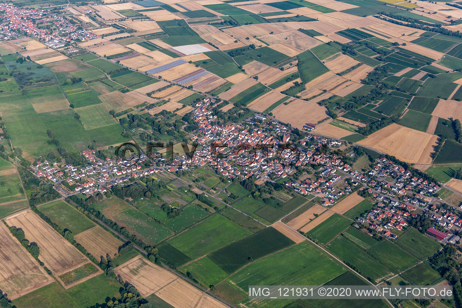 Kapsweyer dans le département Rhénanie-Palatinat, Allemagne du point de vue du drone