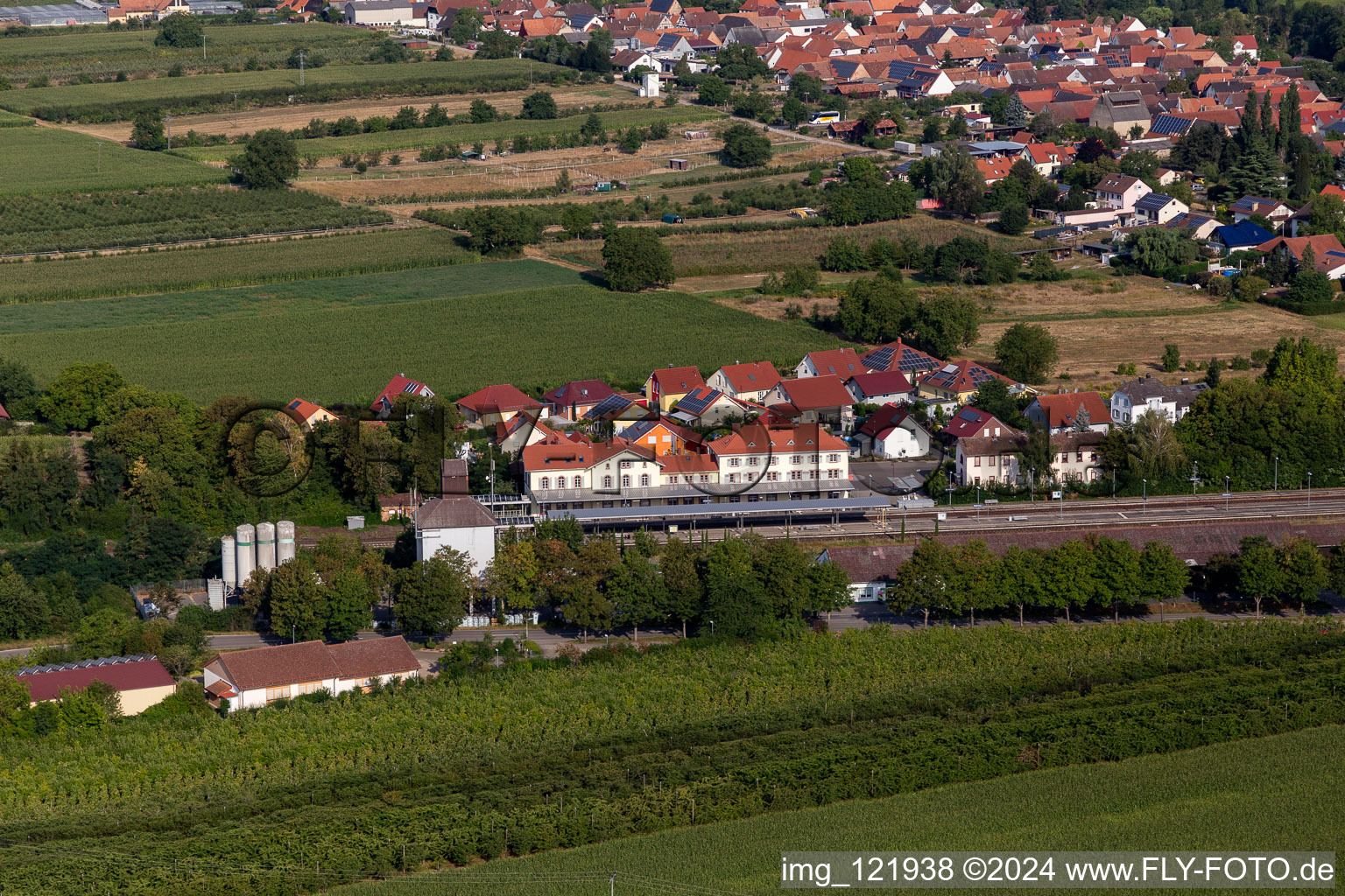 Vue aérienne de Gare à Winden dans le département Rhénanie-Palatinat, Allemagne