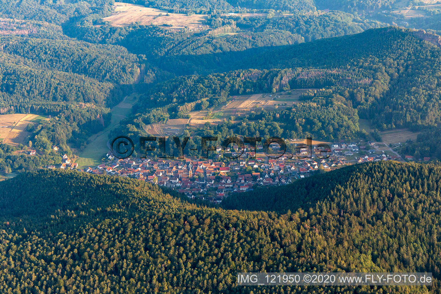 Enregistrement par drone de Vorderweidenthal dans le département Rhénanie-Palatinat, Allemagne