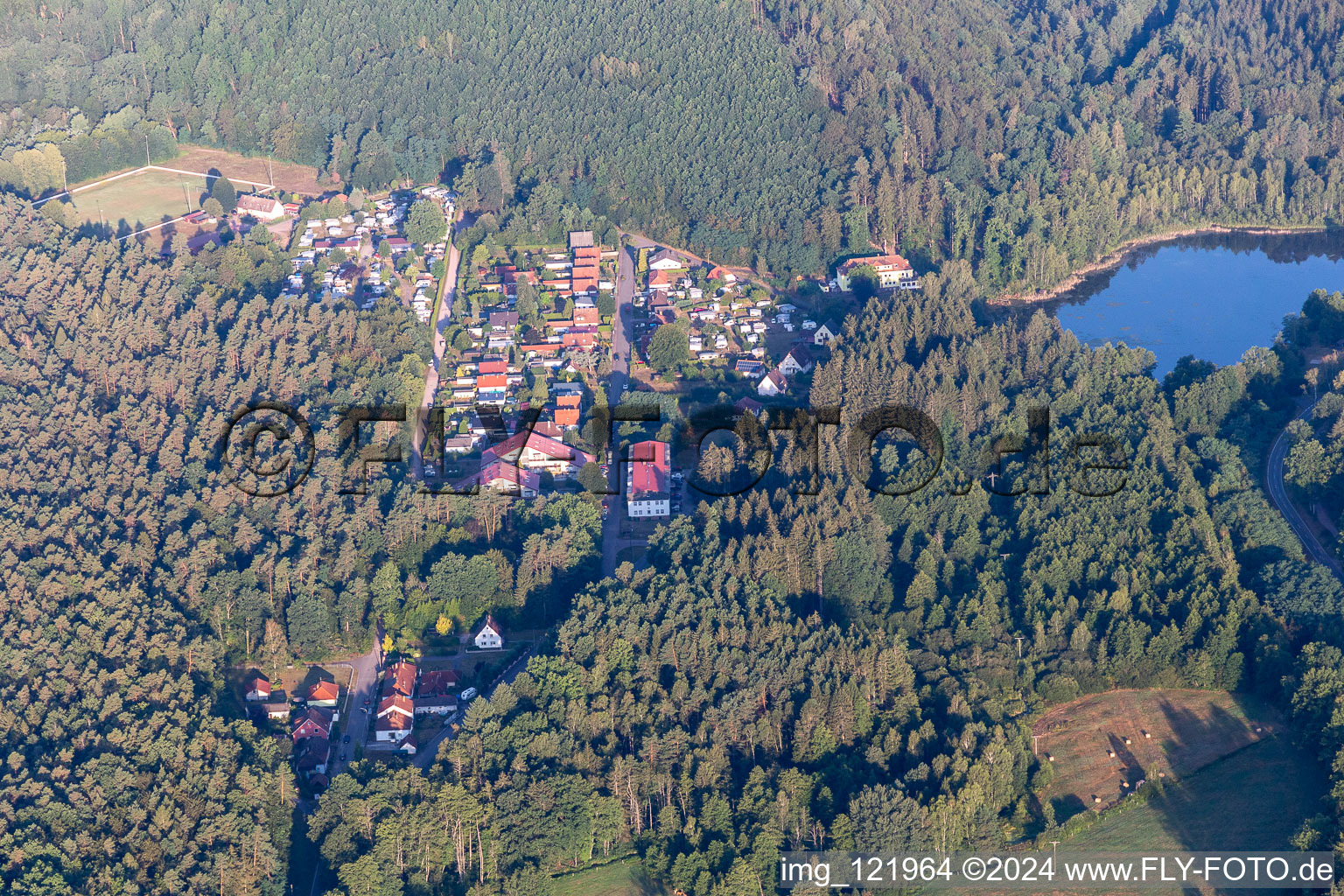 Vue aérienne de Camping Club Pirmansens à Schöntalweiher à Ludwigswinkel dans le département Rhénanie-Palatinat, Allemagne