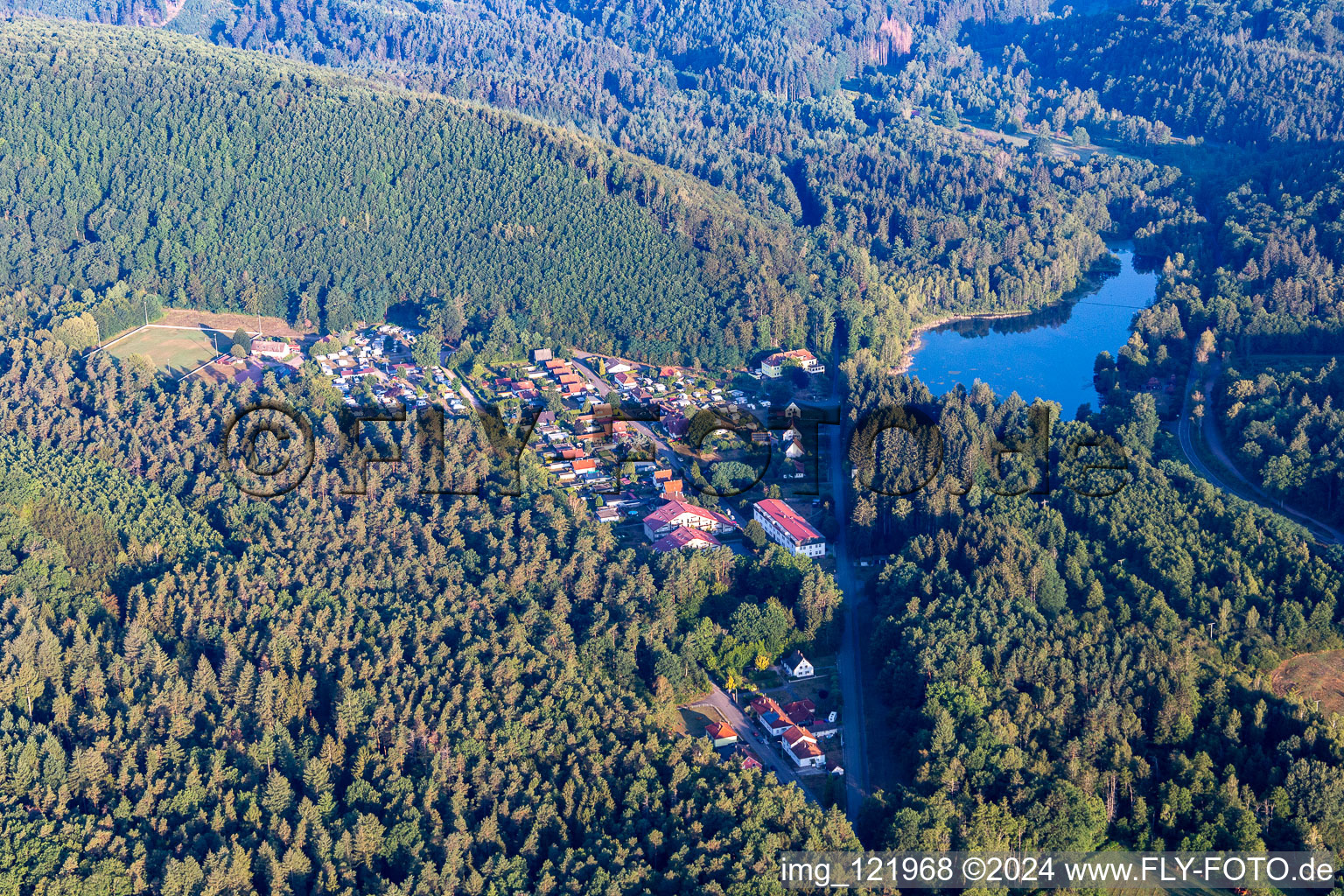 Vue aérienne de Camping Club Pirmansens à Schöntalweiher à Ludwigswinkel dans le département Rhénanie-Palatinat, Allemagne