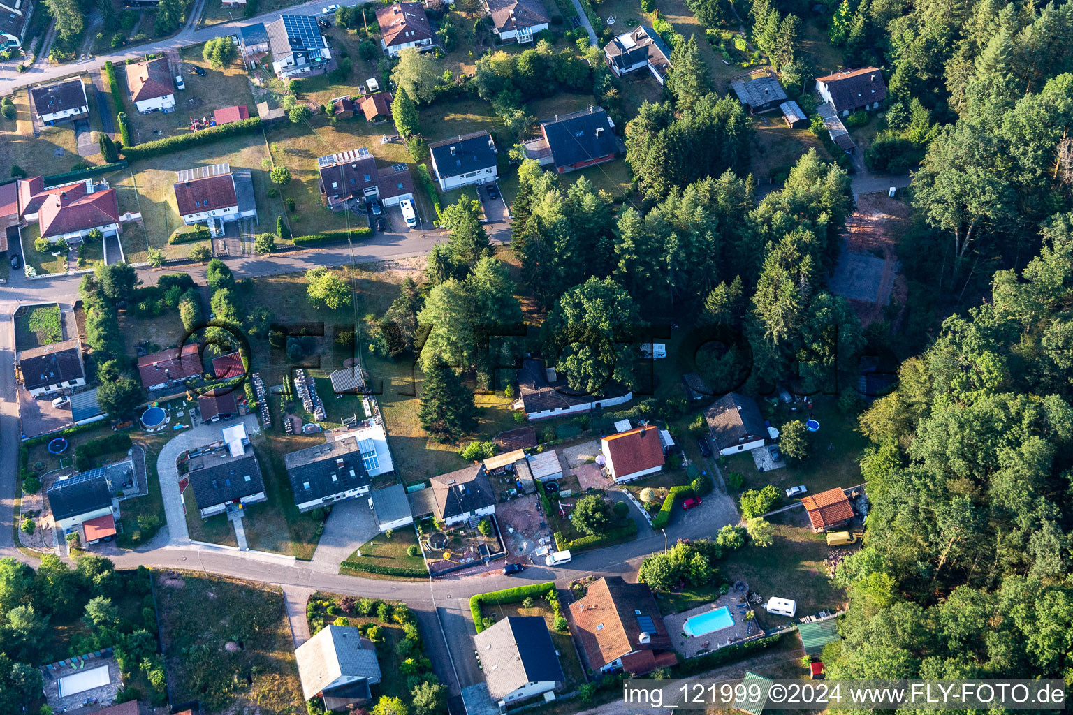 Ludwigswinkel dans le département Rhénanie-Palatinat, Allemagne vu d'un drone