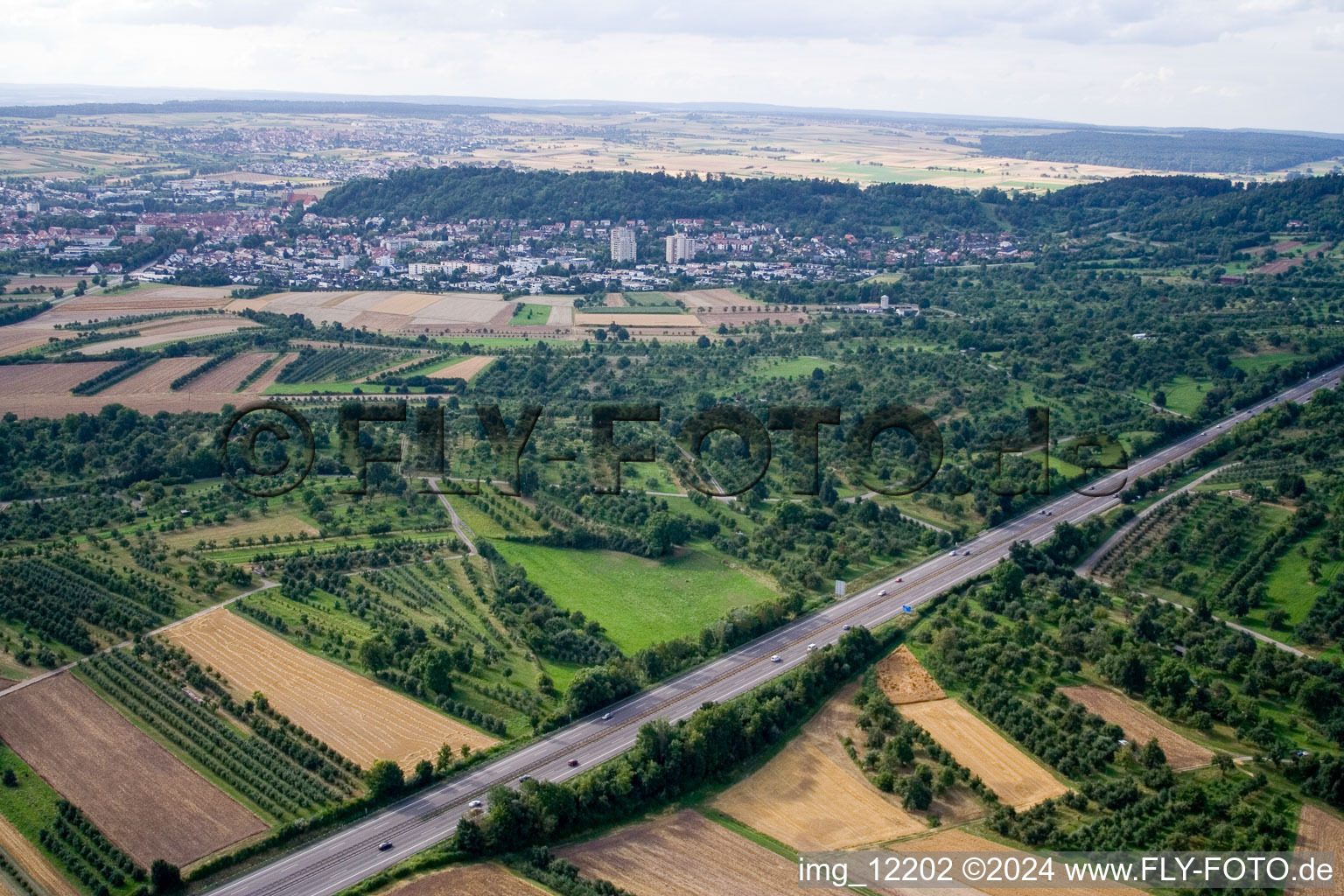 Vue aérienne de Sortie autoroute A81 à le quartier Gültstein in Herrenberg dans le département Bade-Wurtemberg, Allemagne