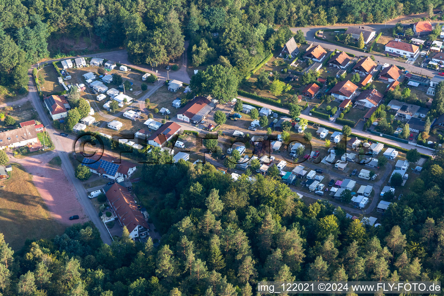 Photographie aérienne de Camping Club Pirmansens à Schöntalweiher à Ludwigswinkel dans le département Rhénanie-Palatinat, Allemagne