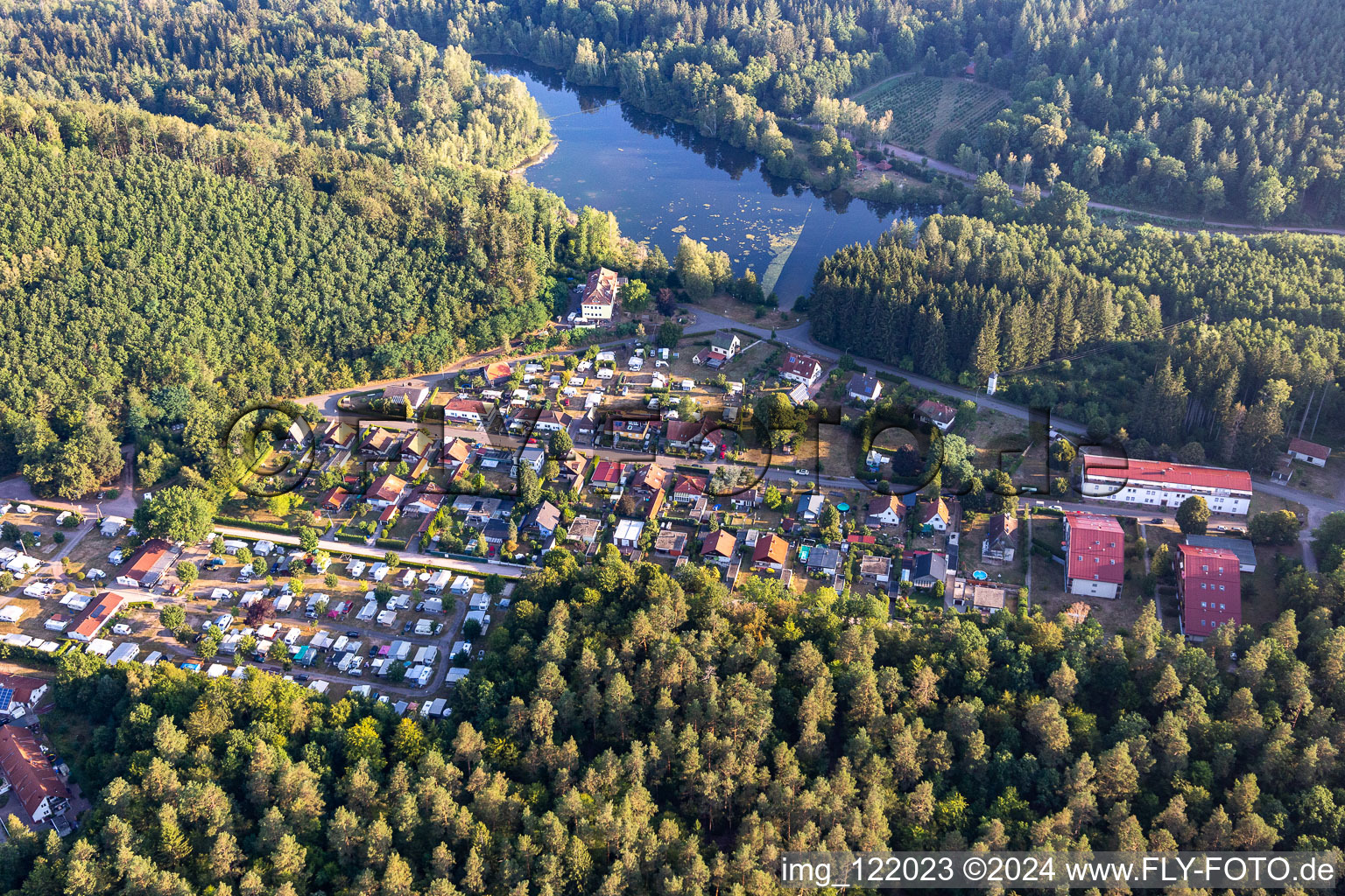 Camping Club Pirmansens à Schöntalweiher à Ludwigswinkel dans le département Rhénanie-Palatinat, Allemagne d'en haut