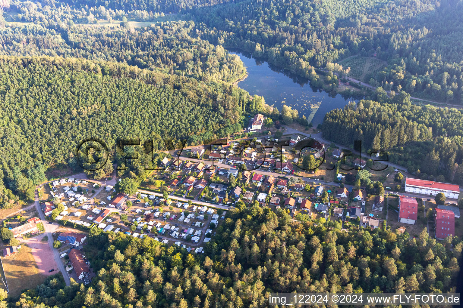 Vue aérienne de Complexe de maisons de vacances à Schöntal à Ludwigswinkel dans le département Rhénanie-Palatinat, Allemagne