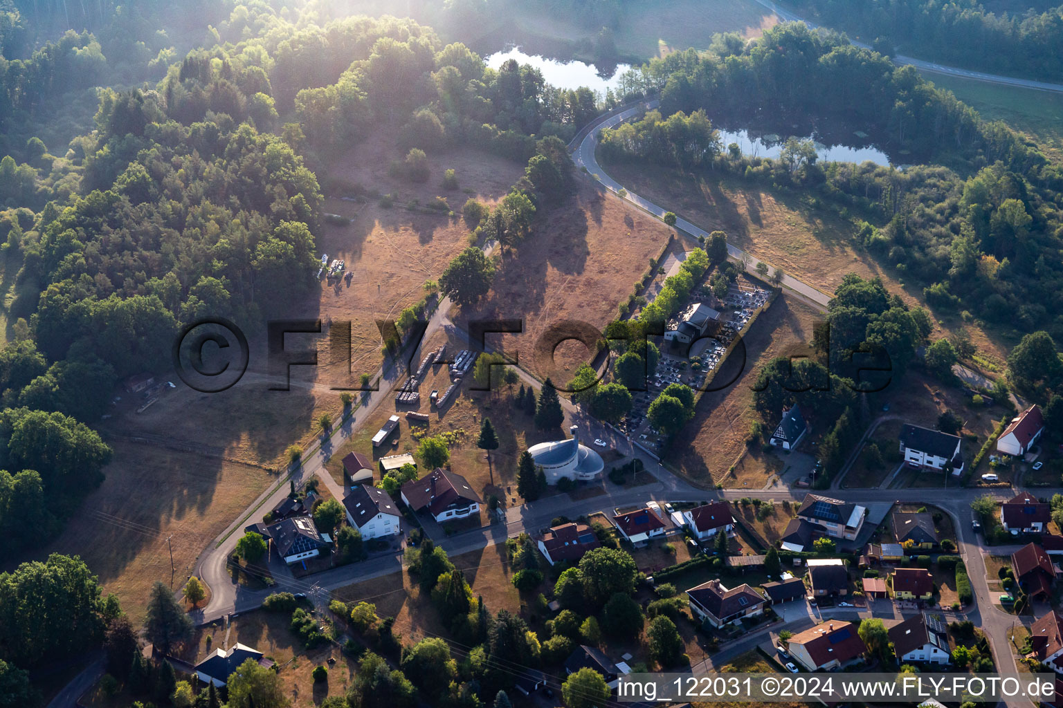 Vue aérienne de Cimetière à Ludwigswinkel dans le département Rhénanie-Palatinat, Allemagne