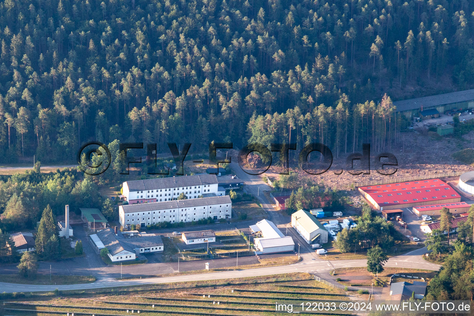 Vue aérienne de Parc d'activités Petersbächel à le quartier Petersbächel in Fischbach bei Dahn dans le département Rhénanie-Palatinat, Allemagne