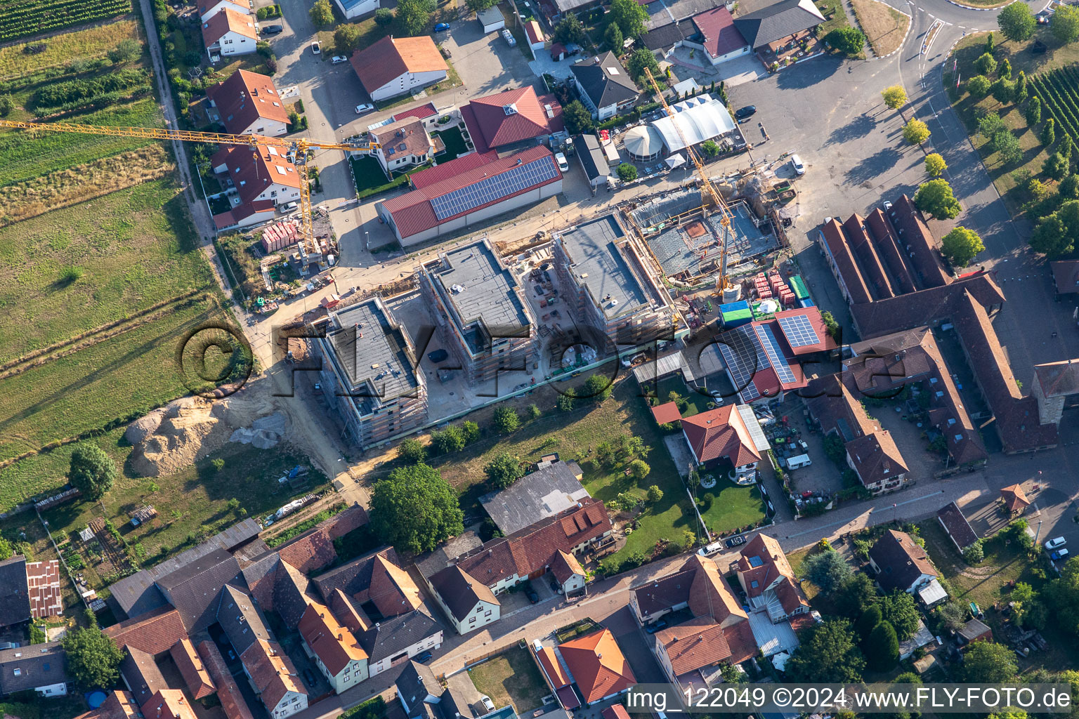 Vue aérienne de Nouveau bâtiment à le quartier Schweigen in Schweigen-Rechtenbach dans le département Rhénanie-Palatinat, Allemagne