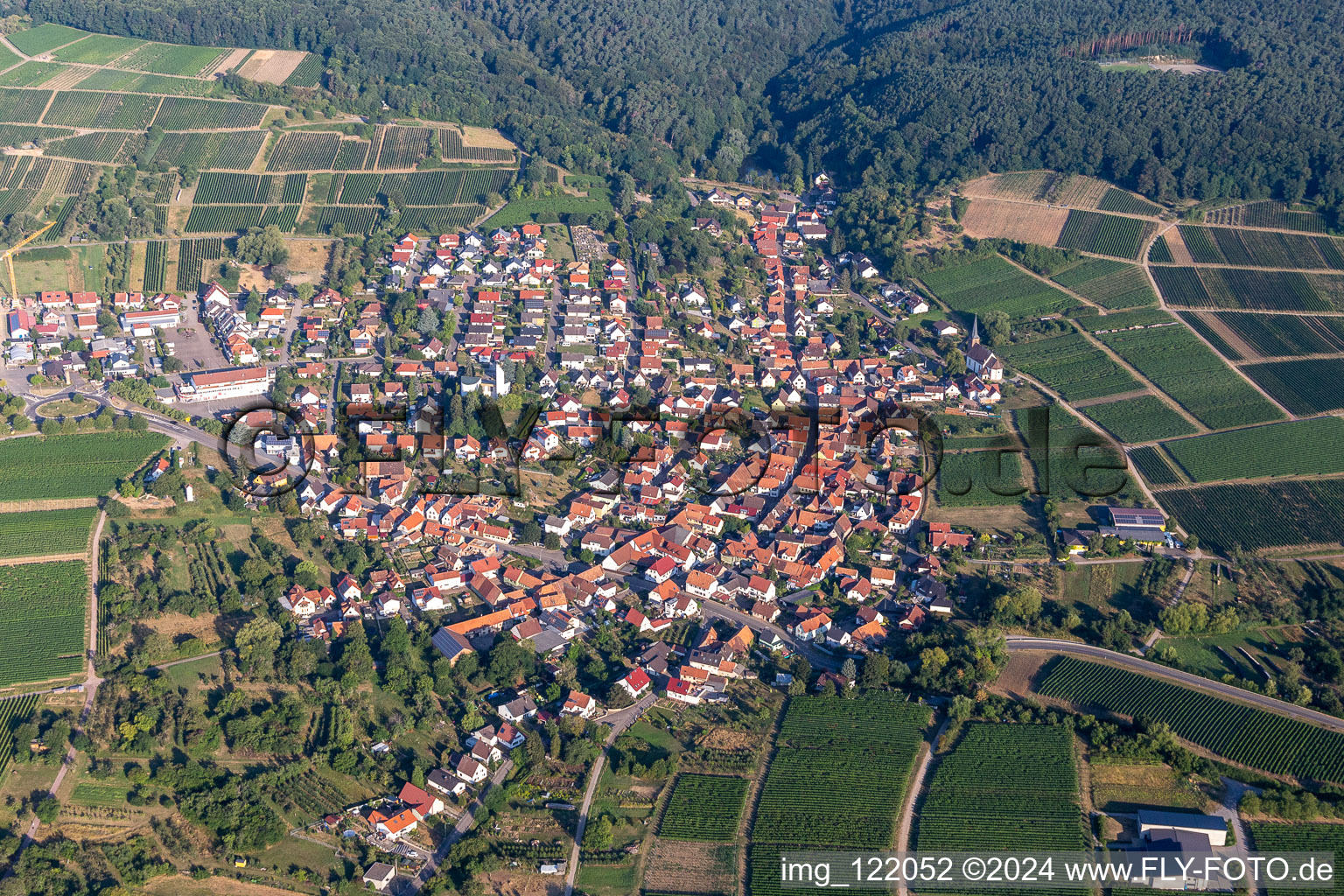 Enregistrement par drone de Quartier Rechtenbach in Schweigen-Rechtenbach dans le département Rhénanie-Palatinat, Allemagne