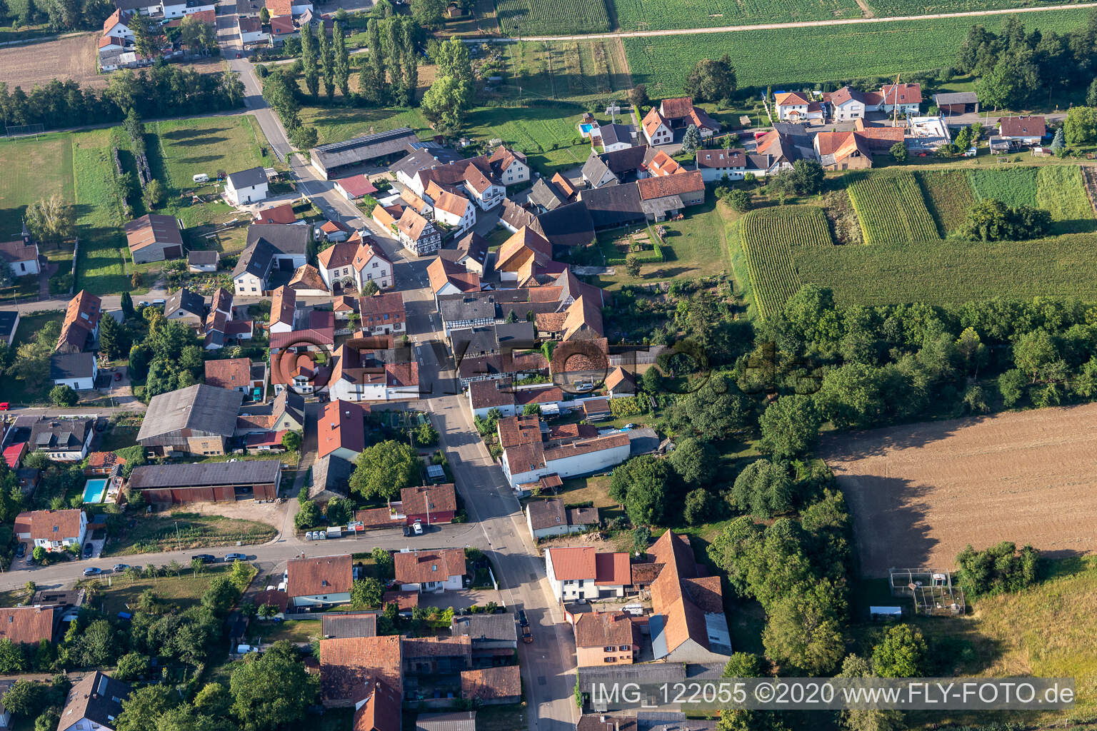 Enregistrement par drone de Niederotterbach dans le département Rhénanie-Palatinat, Allemagne