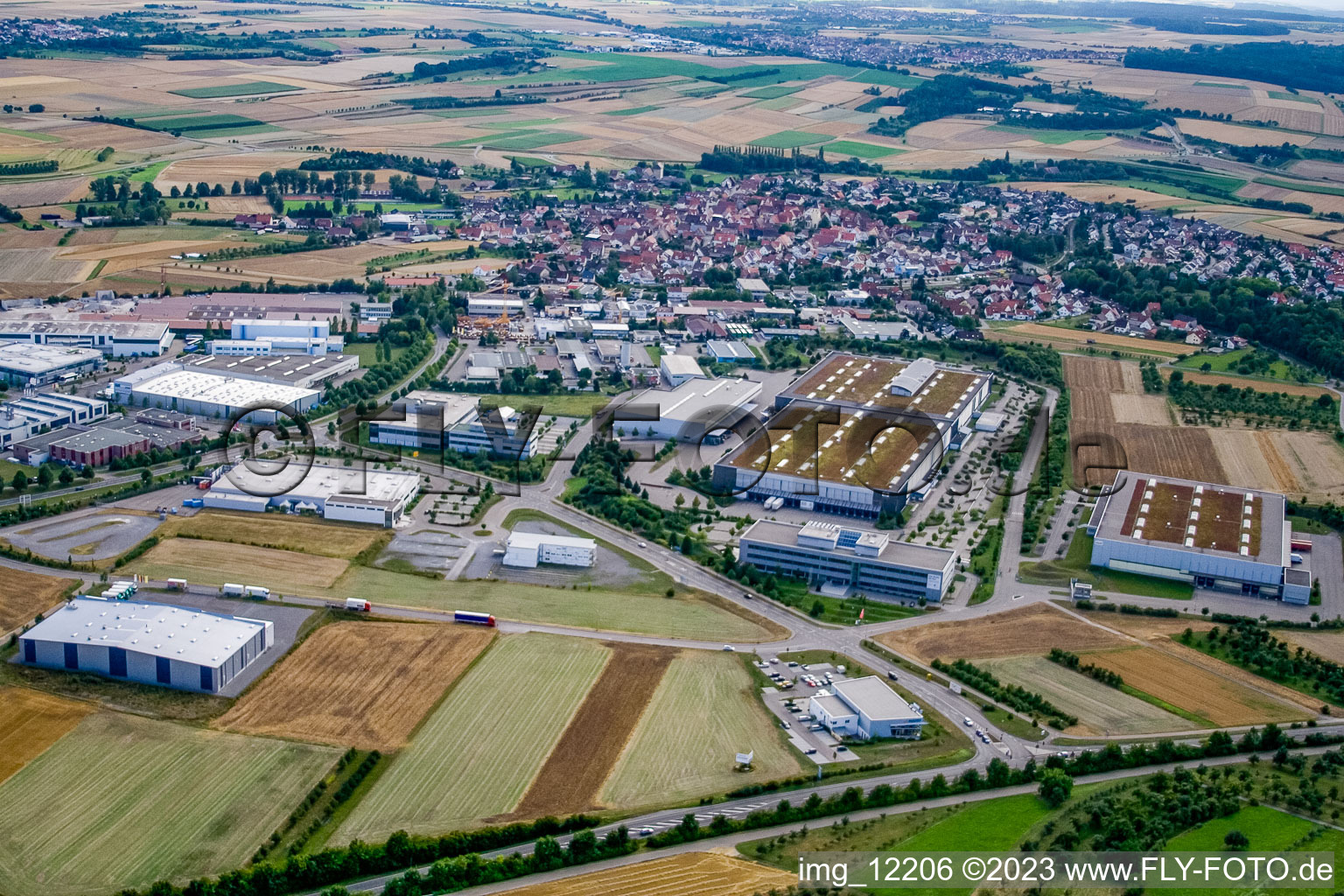 Vue aérienne de Zone industrielle de Holzsteig à le quartier Gültstein in Herrenberg dans le département Bade-Wurtemberg, Allemagne