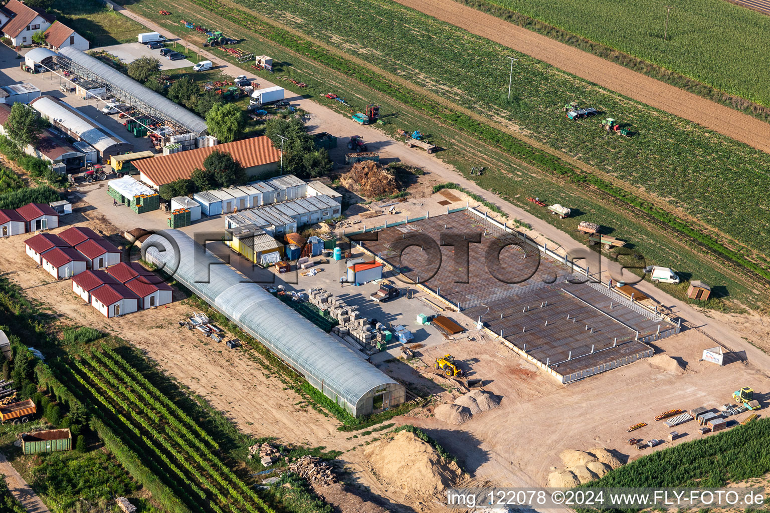 Vue aérienne de Kugelmann légumes biologiques nouvelle construction du hall de production à Kandel dans le département Rhénanie-Palatinat, Allemagne