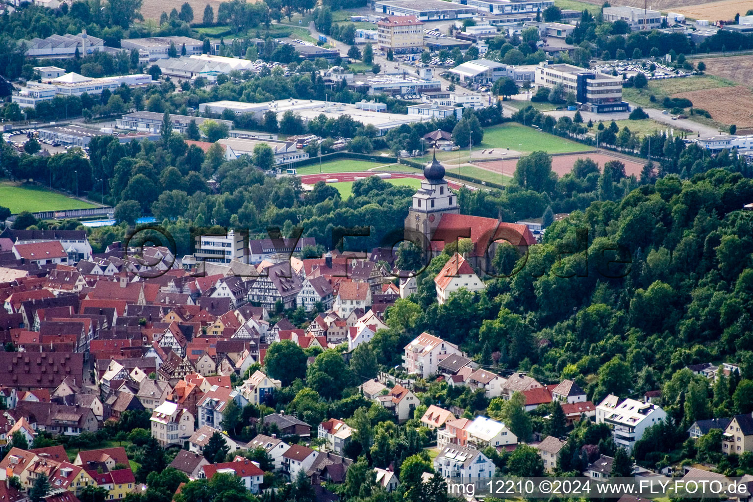 Vue aérienne de Collégiale du centre ancien du centre ville à Herrenberg dans le département Bade-Wurtemberg, Allemagne