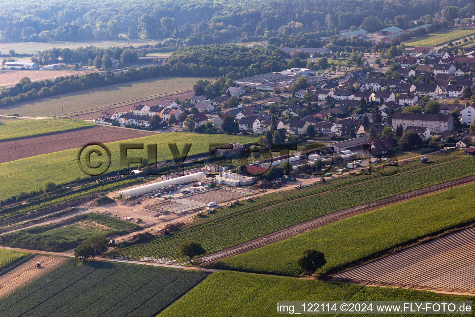 Vue oblique de Kugelmann légumes biologiques nouvelle construction du hall de production à Kandel dans le département Rhénanie-Palatinat, Allemagne