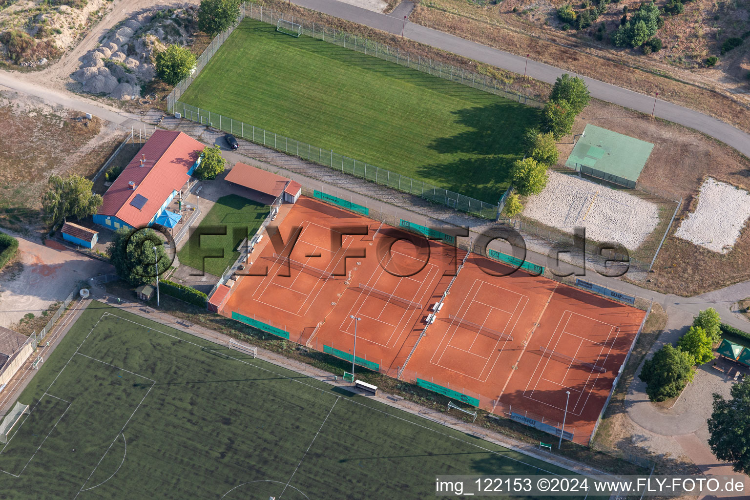 Vue aérienne de Court de tennis à Rheinzabern dans le département Rhénanie-Palatinat, Allemagne