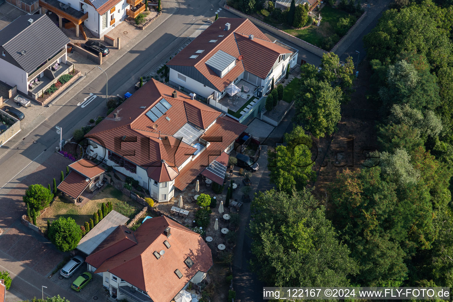 Vue aérienne de Restaurant Gehrlein Hardtwald à le quartier Hardtwald in Neupotz dans le département Rhénanie-Palatinat, Allemagne