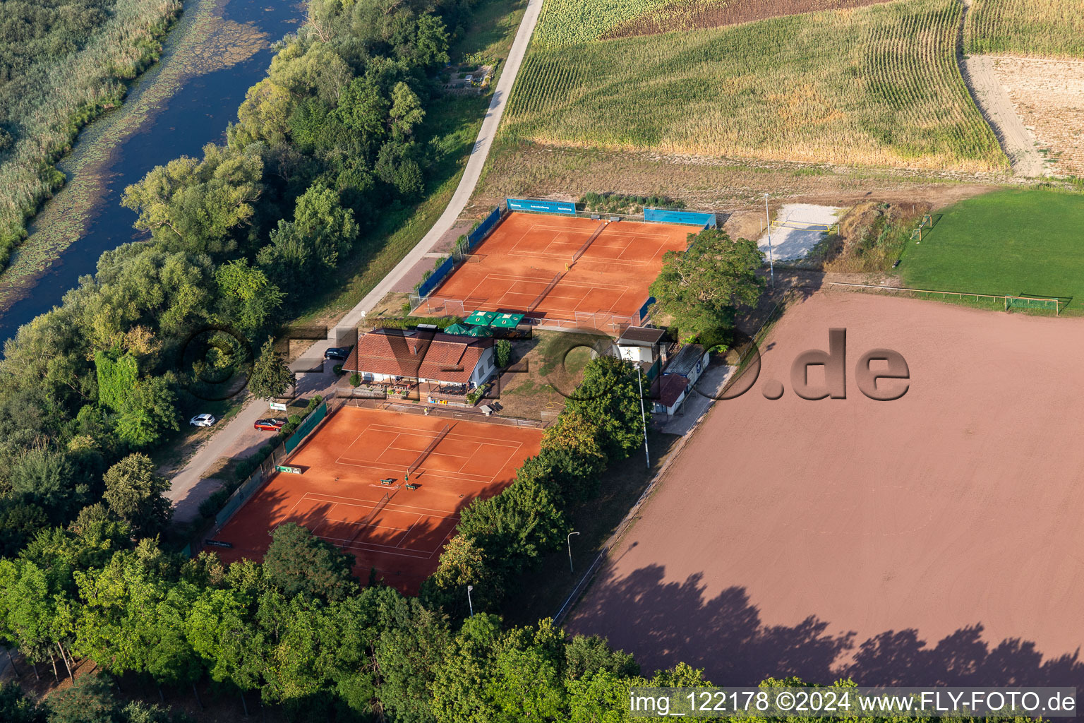 Vue aérienne de Tennis Club eV à Neupotz dans le département Rhénanie-Palatinat, Allemagne