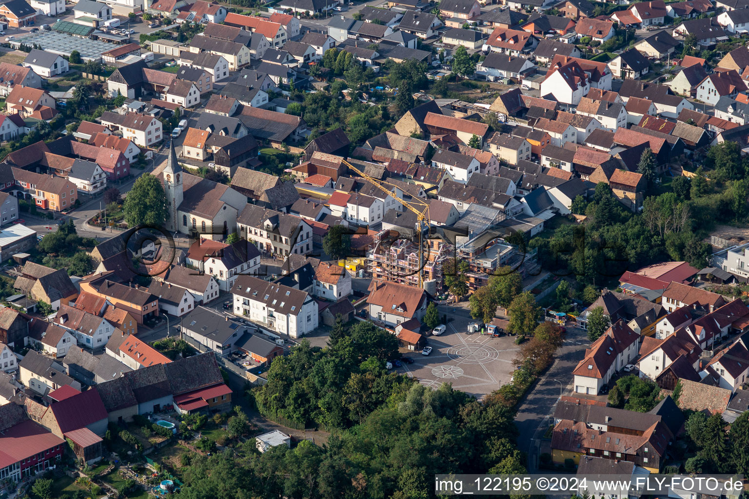 Vue aérienne de Vue des rues et des maisons des quartiers résidentiels à Kuhardt dans le département Rhénanie-Palatinat, Allemagne