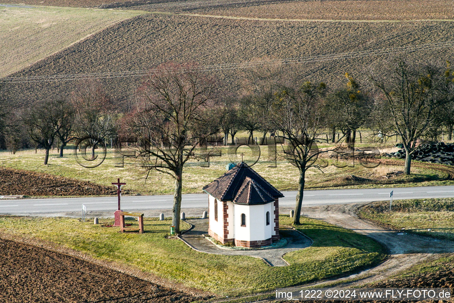 Vue aérienne de Chapelle Notre-Dame des Tilleuls à Soultz-sous-Forêts dans le département Bas Rhin, France