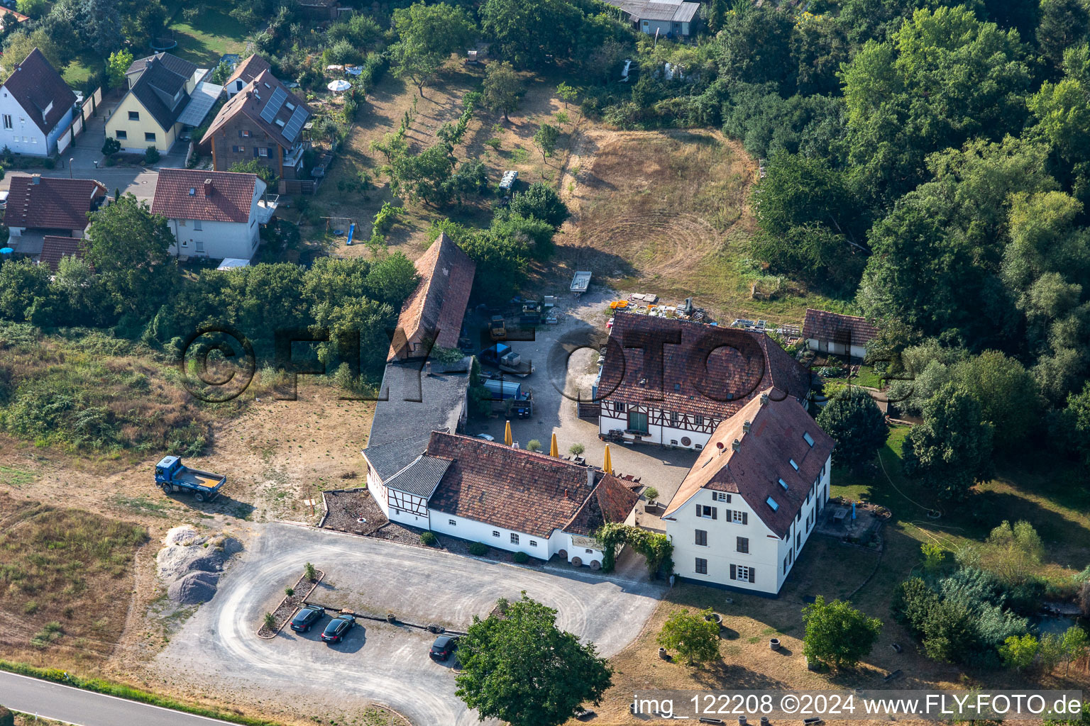 Vue aérienne de L'Alte Mühle et le café de campagne de Gehrlein à Hatzenbühl dans le département Rhénanie-Palatinat, Allemagne