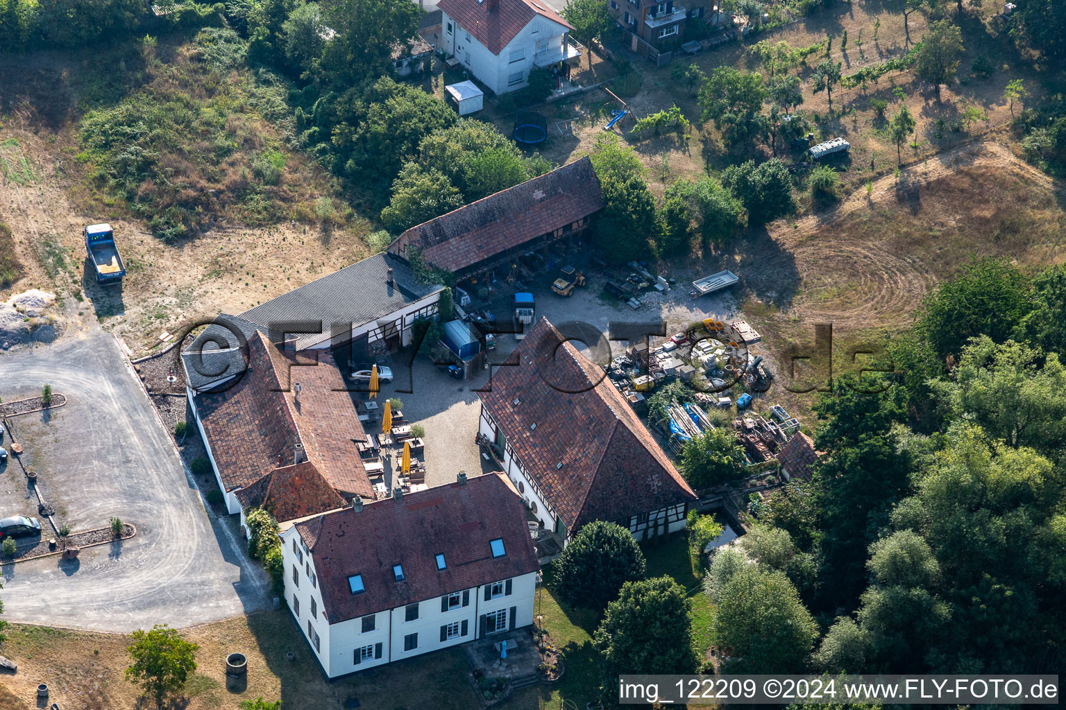 Vue aérienne de L'Alte Mühle et le café de campagne de Gehrlein à Hatzenbühl dans le département Rhénanie-Palatinat, Allemagne