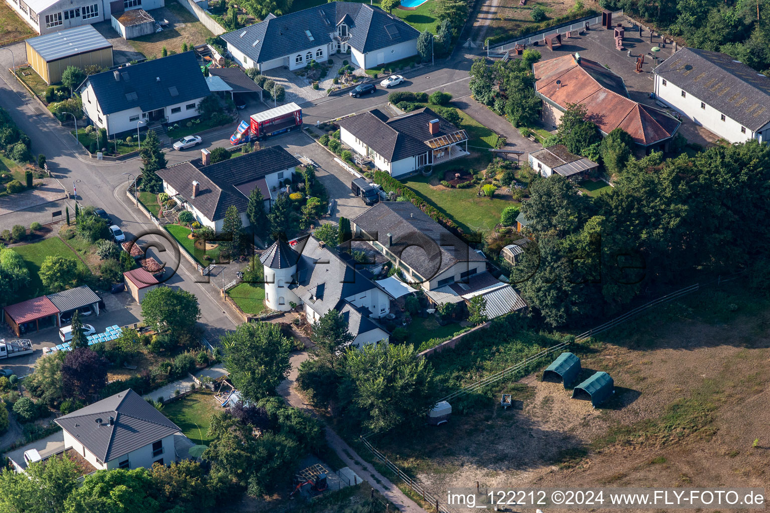 Vue aérienne de Rue industrielle à Rheinzabern dans le département Rhénanie-Palatinat, Allemagne