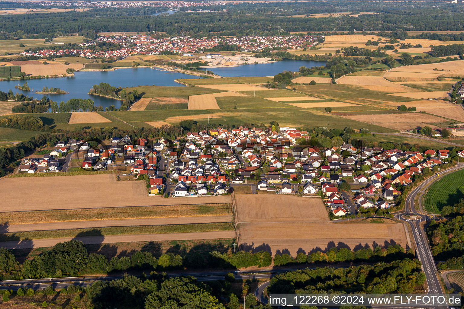 Quartier Hardtwald in Neupotz dans le département Rhénanie-Palatinat, Allemagne du point de vue du drone