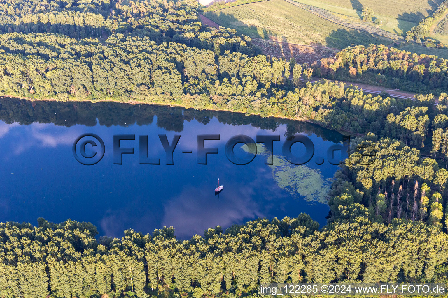 Vue aérienne de Île Bein Rott sur le Rhin à le quartier Hochstetten in Linkenheim-Hochstetten dans le département Bade-Wurtemberg, Allemagne