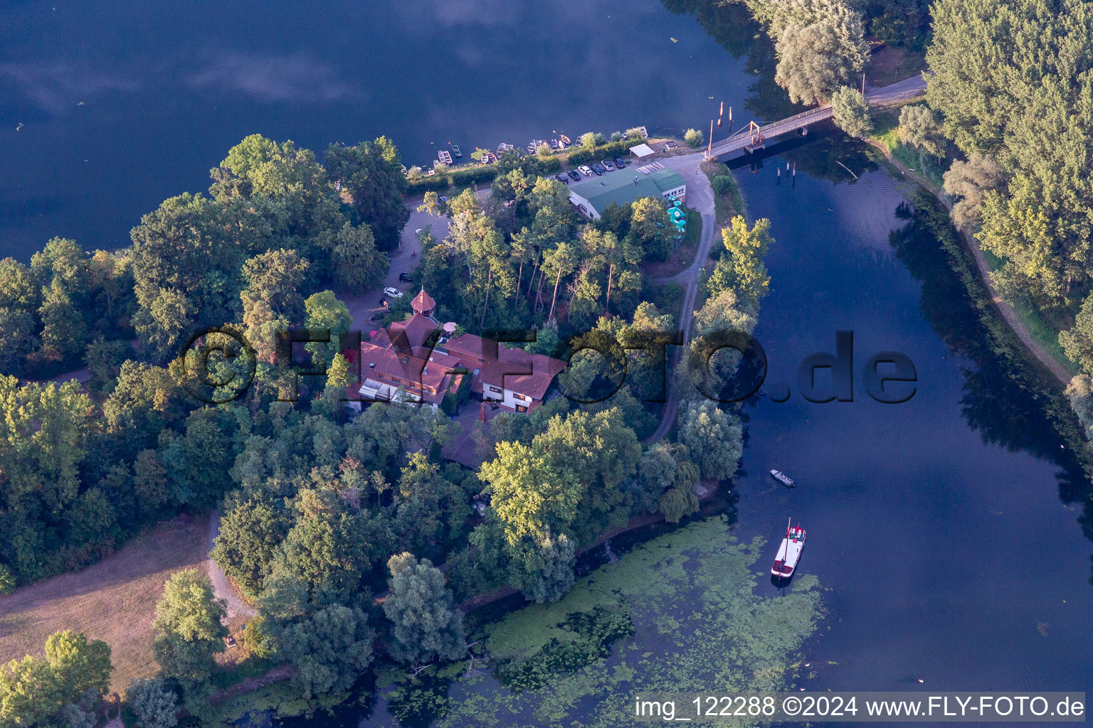 Vue aérienne de Restaurant "Île Rott am Rhein à Linkenheim-Hochstetten dans le département Bade-Wurtemberg, Allemagne