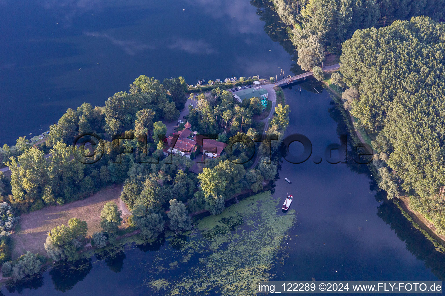 Vue aérienne de Fischerheim, Restaurant Île de Rott am Rhein à le quartier Hochstetten in Linkenheim-Hochstetten dans le département Bade-Wurtemberg, Allemagne