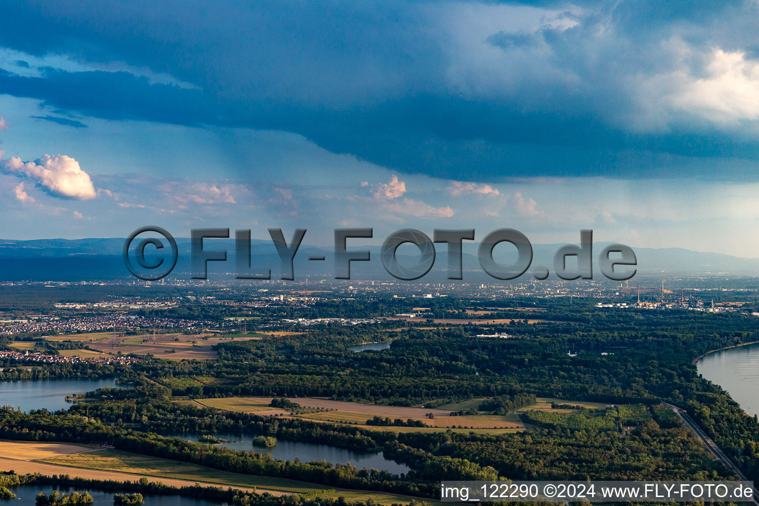 Vue aérienne de Regen S de Karlsruhe à le quartier Linkenheim in Linkenheim-Hochstetten dans le département Bade-Wurtemberg, Allemagne