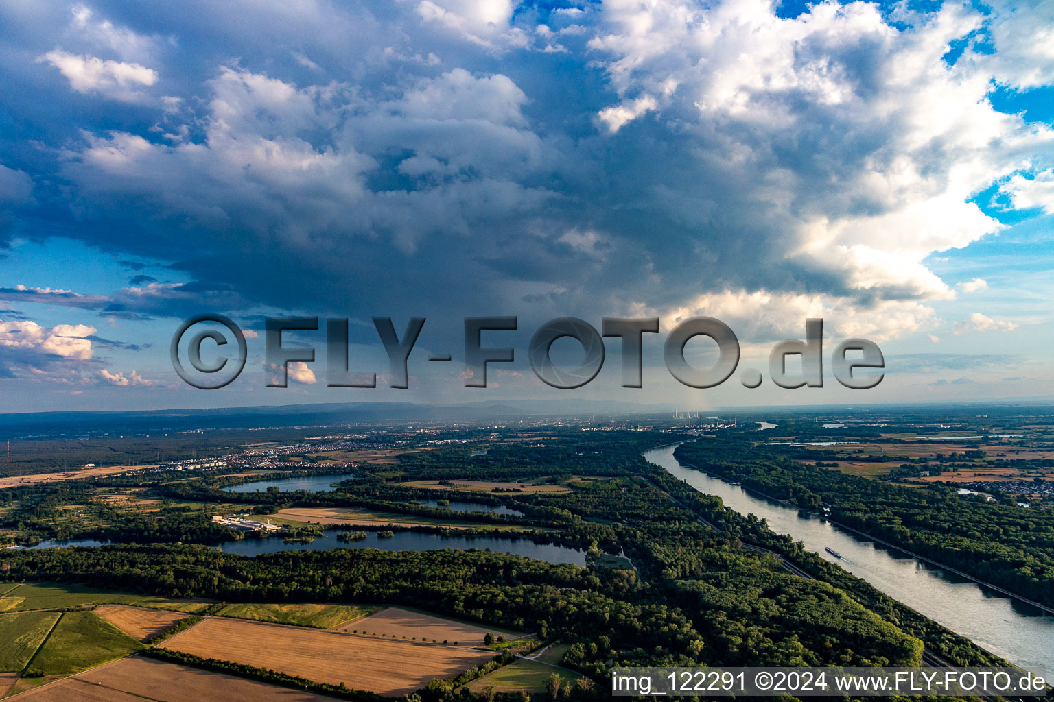 Vue aérienne de Regen S de Karlsruhe à le quartier Linkenheim in Linkenheim-Hochstetten dans le département Bade-Wurtemberg, Allemagne