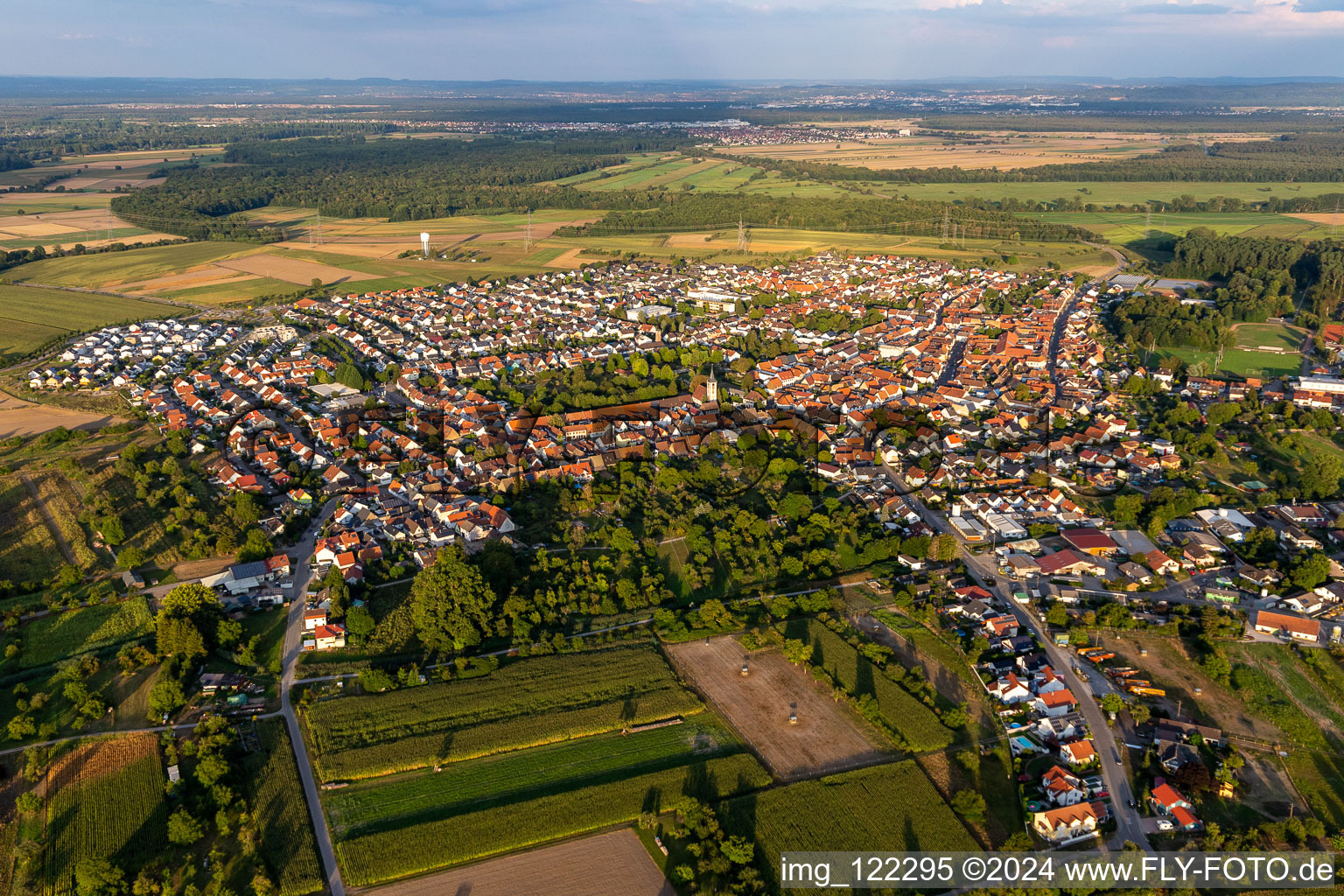 Photographie aérienne de De l'ouest à le quartier Liedolsheim in Dettenheim dans le département Bade-Wurtemberg, Allemagne