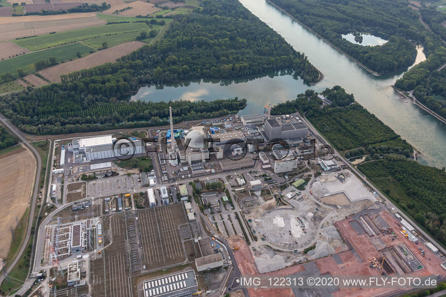 Démanteler la centrale nucléaire pour laisser la place au courant continu à Philippsburg dans le département Bade-Wurtemberg, Allemagne hors des airs