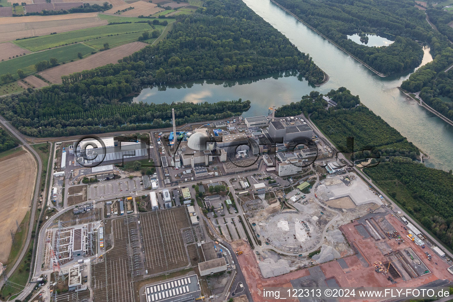 Démanteler la centrale nucléaire pour laisser la place au courant continu à Philippsburg dans le département Bade-Wurtemberg, Allemagne hors des airs