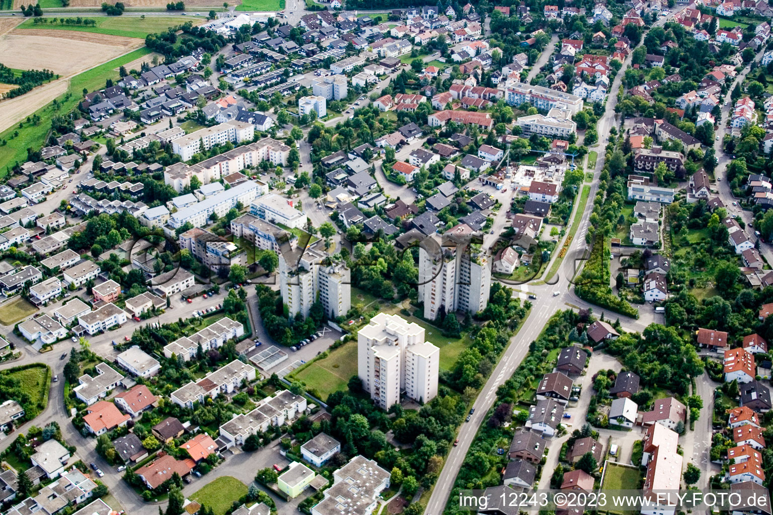 Vue aérienne de Quartier résidentiel du lotissement multifamilial Hildrizhauser Straße à Herrenberg dans le département Bade-Wurtemberg, Allemagne
