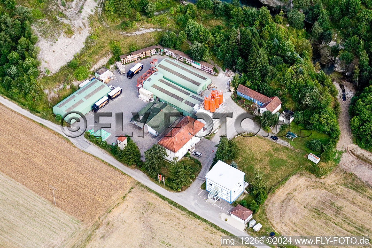 Vue aérienne de Matériaux de construction spéciaux epasit Gmbh dans l'ancienne carrière de gypse à le quartier Altingen in Ammerbuch dans le département Bade-Wurtemberg, Allemagne