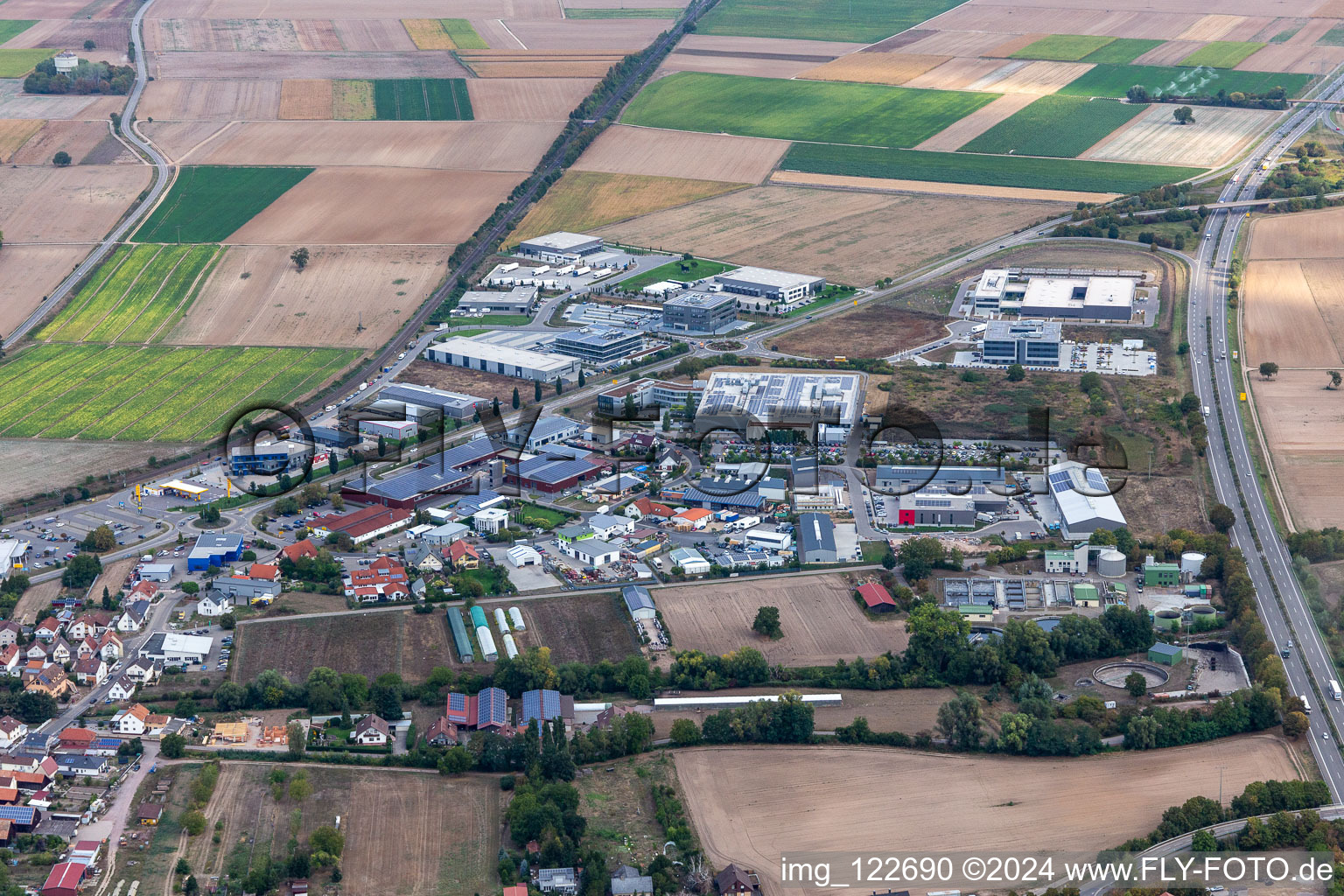 Vue aérienne de Zone industrielle du Nord à Rülzheim dans le département Rhénanie-Palatinat, Allemagne