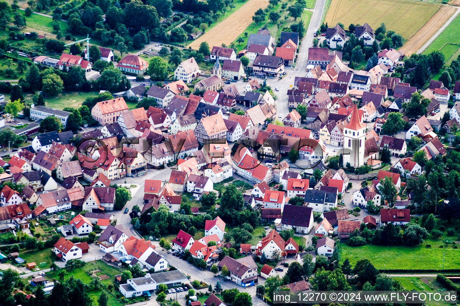 Photographie aérienne de Vue des rues et des maisons des quartiers résidentiels à le quartier Mönchberg in Herrenberg dans le département Bade-Wurtemberg, Allemagne