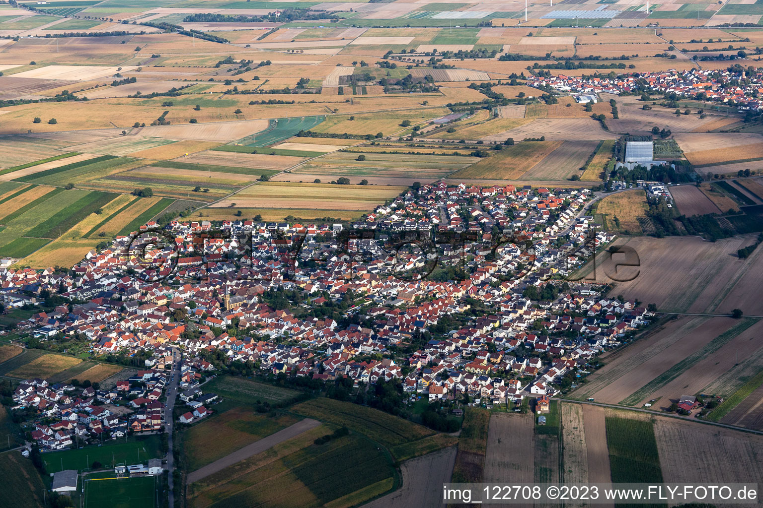 Quartier Mechtersheim in Römerberg dans le département Rhénanie-Palatinat, Allemagne vu d'un drone
