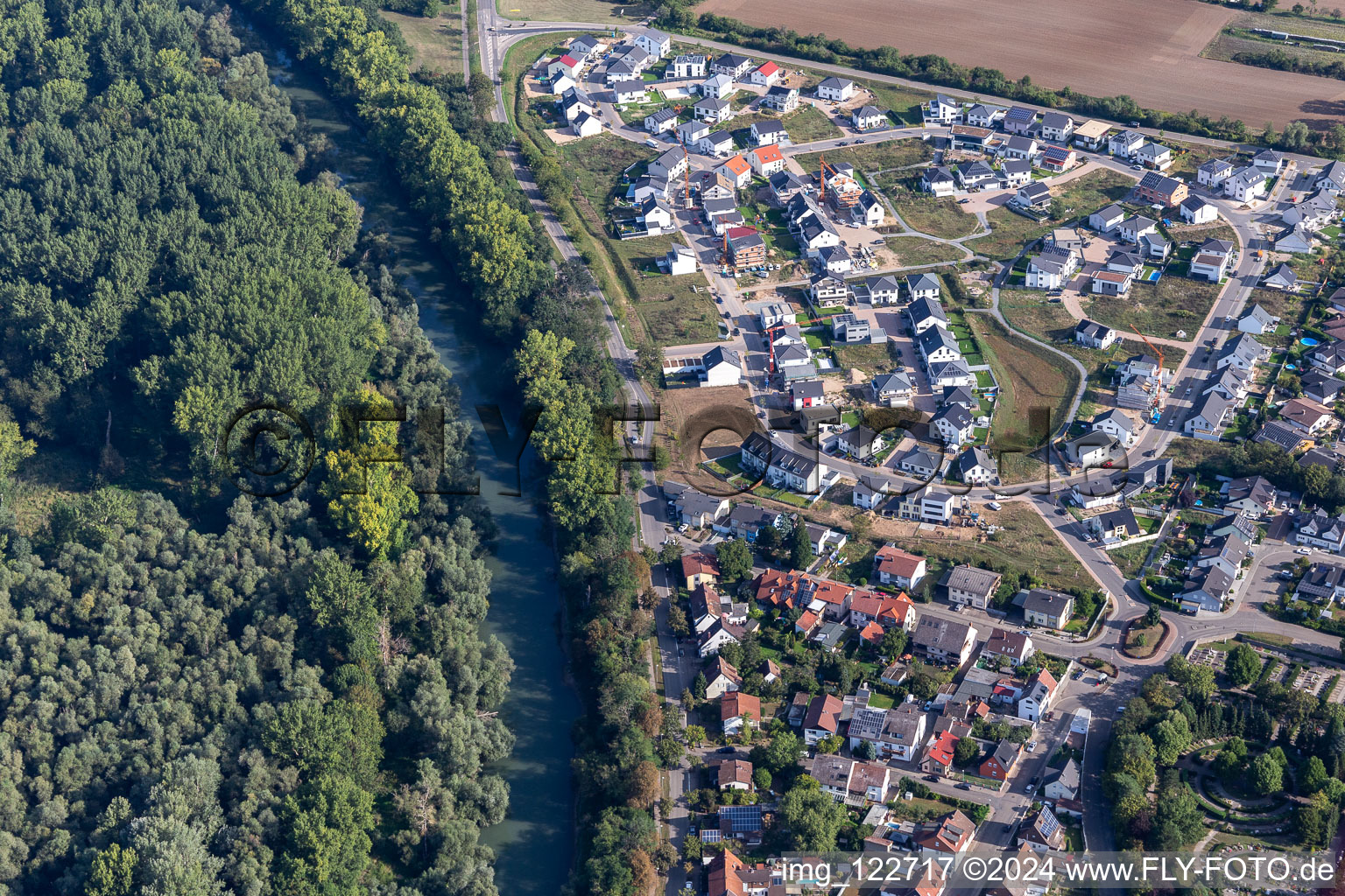 Vue aérienne de Nouvelle zone de développement d'Altrheinbogen à Ketsch dans le département Bade-Wurtemberg, Allemagne