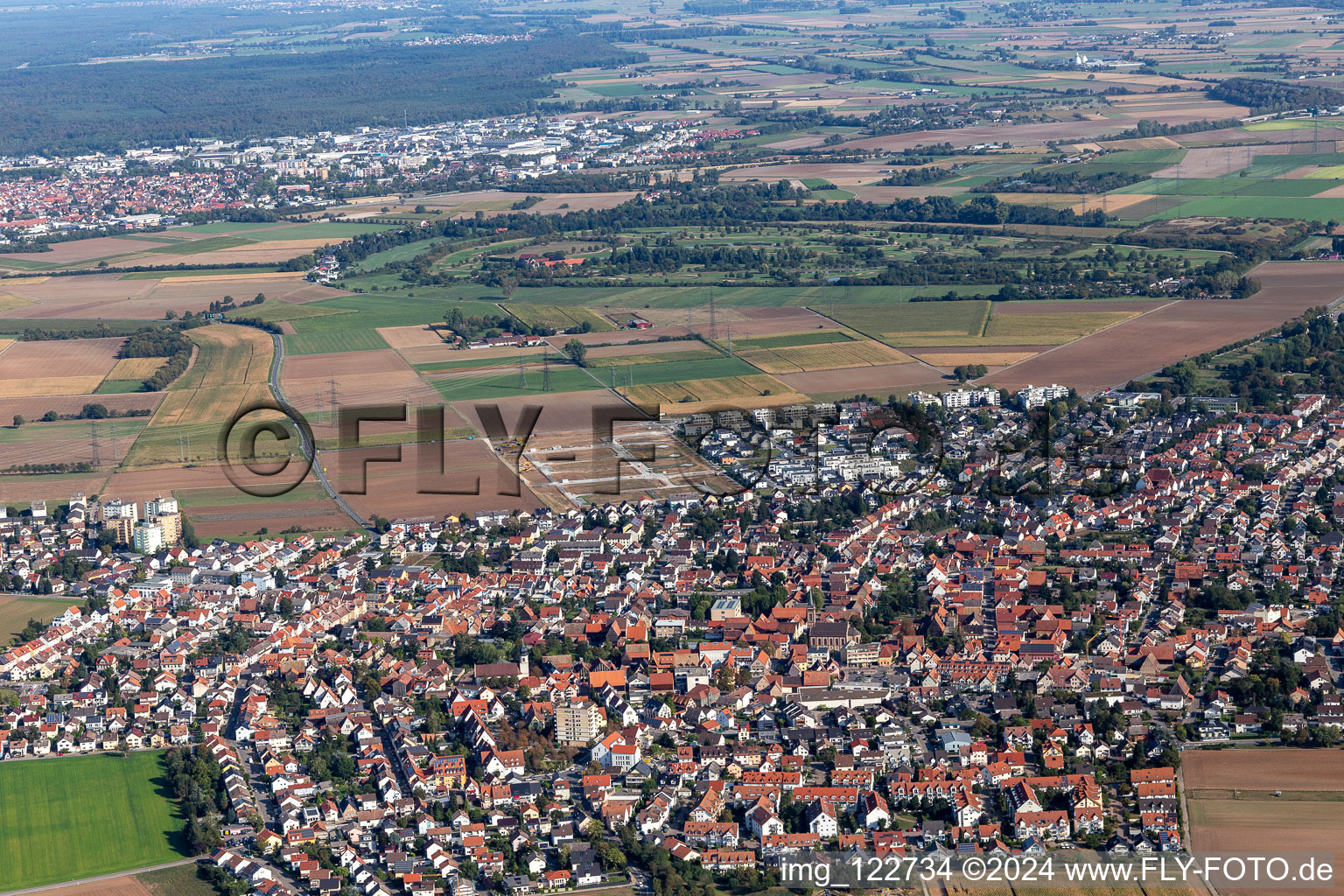 Ladenburg dans le département Bade-Wurtemberg, Allemagne depuis l'avion