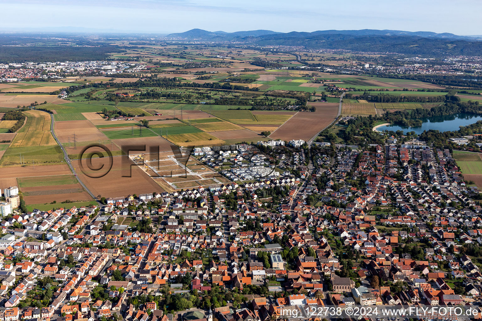 Vue aérienne de Nouvelle zone d'aménagement "Au milieu du terrain à Heddesheim dans le département Bade-Wurtemberg, Allemagne