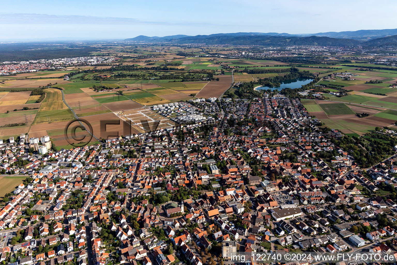 Vue d'oiseau de Heddesheim dans le département Bade-Wurtemberg, Allemagne