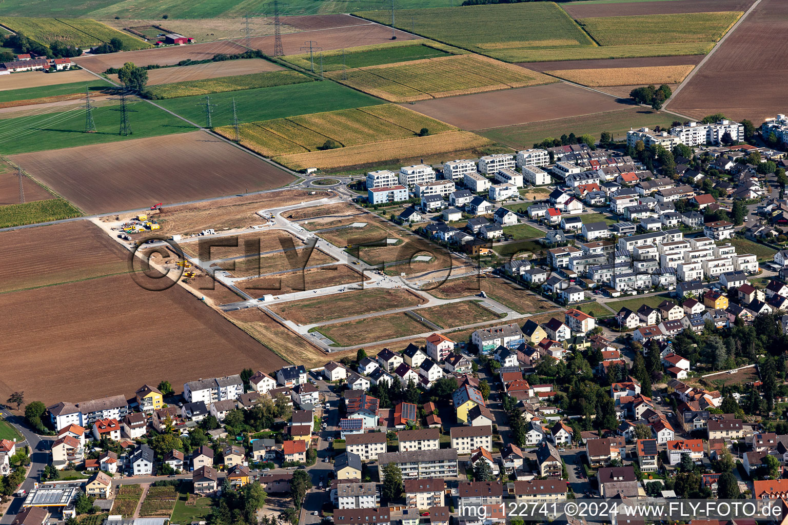 Vue aérienne de Nouvelle zone d'aménagement "Au milieu du terrain à Heddesheim dans le département Bade-Wurtemberg, Allemagne