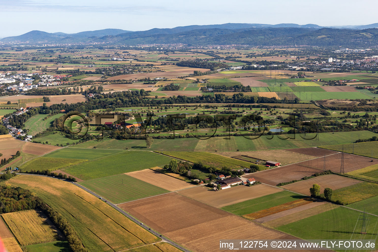 Vue aérienne de Superficie du parcours de golf Heddesheim Gut Neuzenhof à Viernheim à Heddesheim dans le département Bade-Wurtemberg, Allemagne