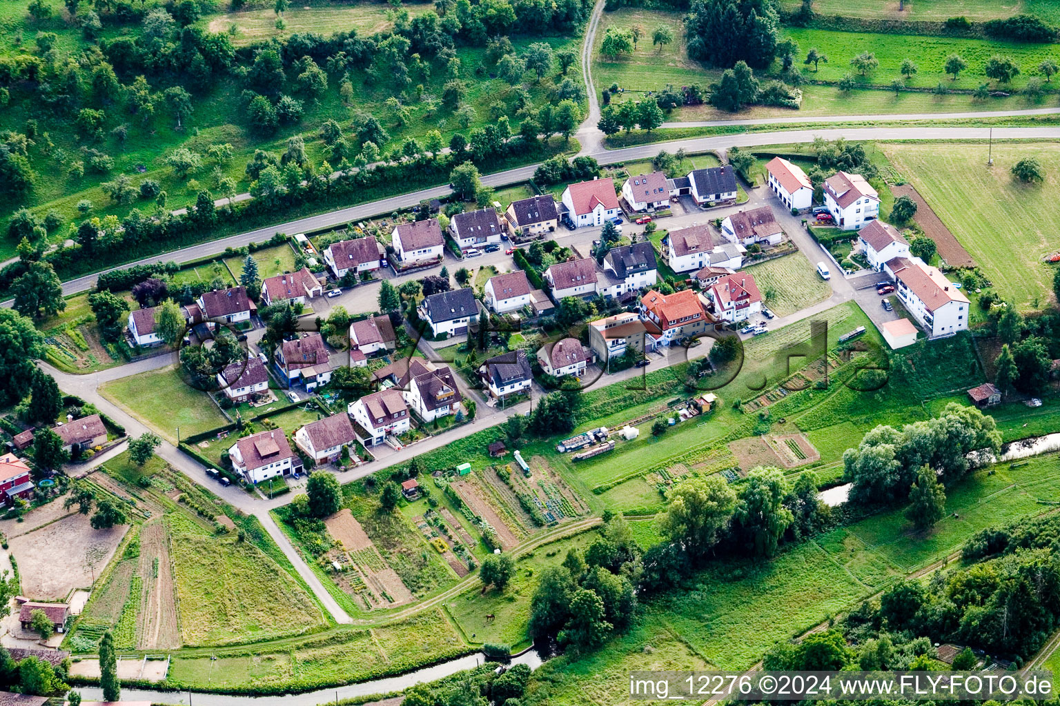 Vue aérienne de Birkenstraße à le quartier Reusten in Ammerbuch dans le département Bade-Wurtemberg, Allemagne